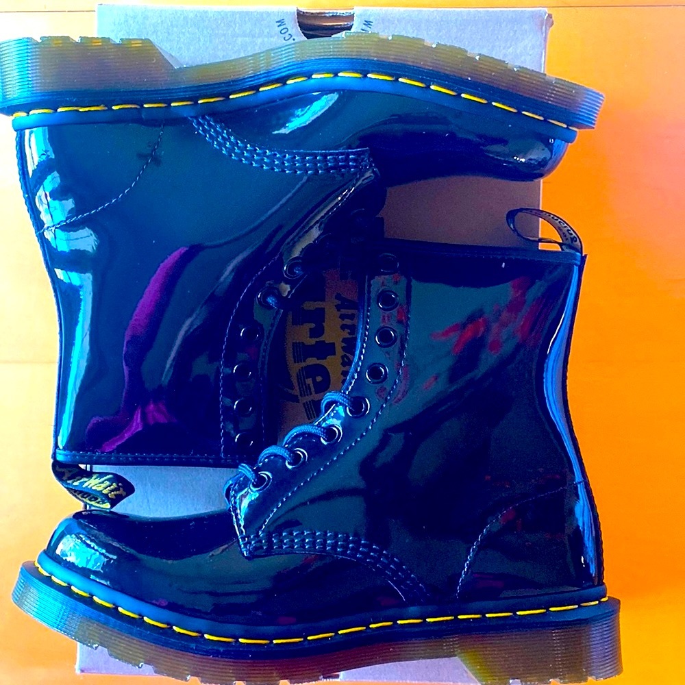 Dr Martens 1460 Women’s Black Patent Lamper Lace Up Boots  Size 8  New